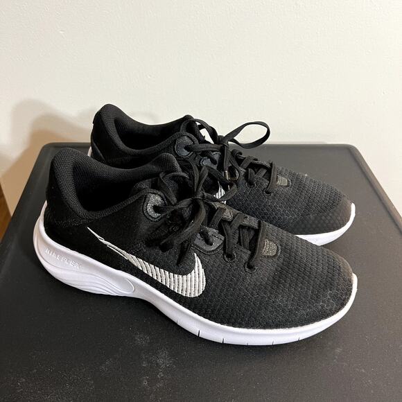 Nike Black Sneakers LAST CALL - Picture 1 of 7